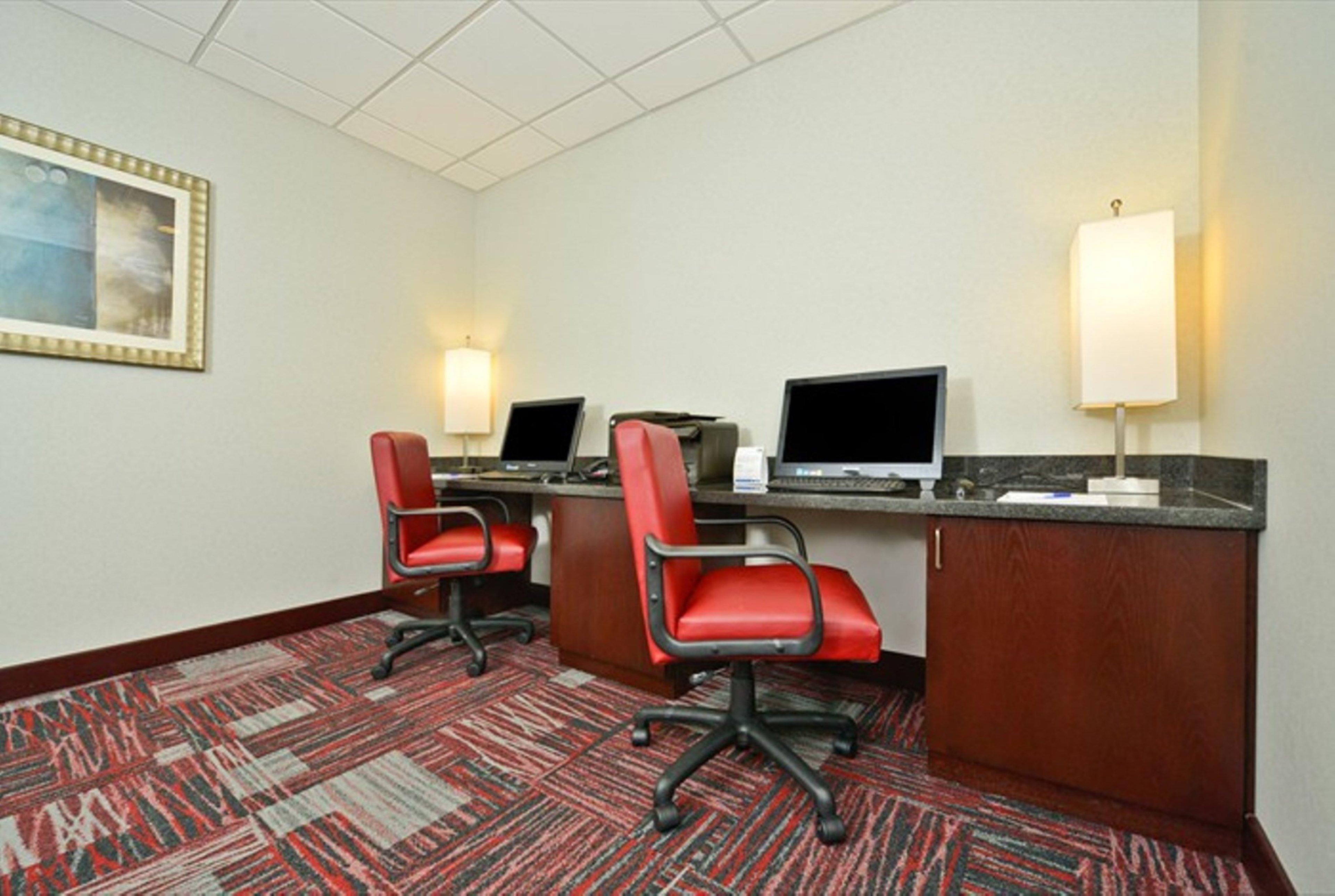 Holiday Inn Express & Suites Utica By Ihg Exterior foto